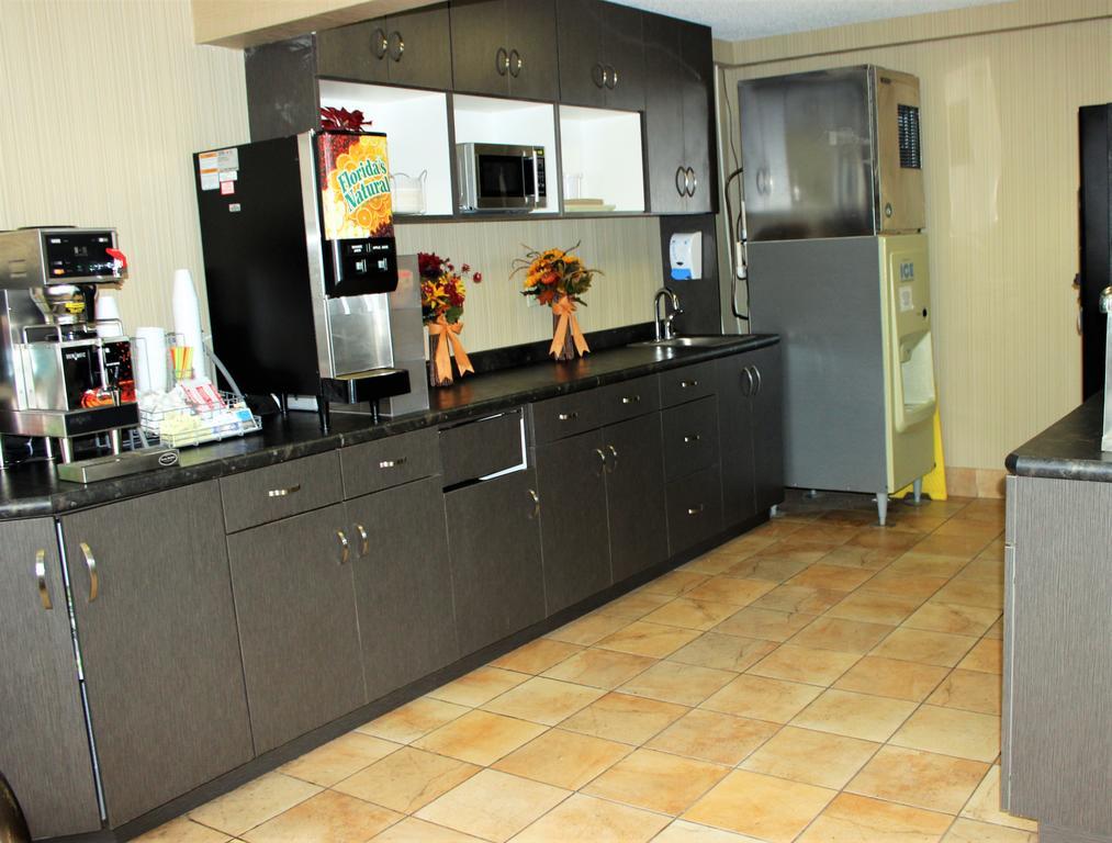 Super 8 By Wyndham Grand Forks Hotel Ngoại thất bức ảnh