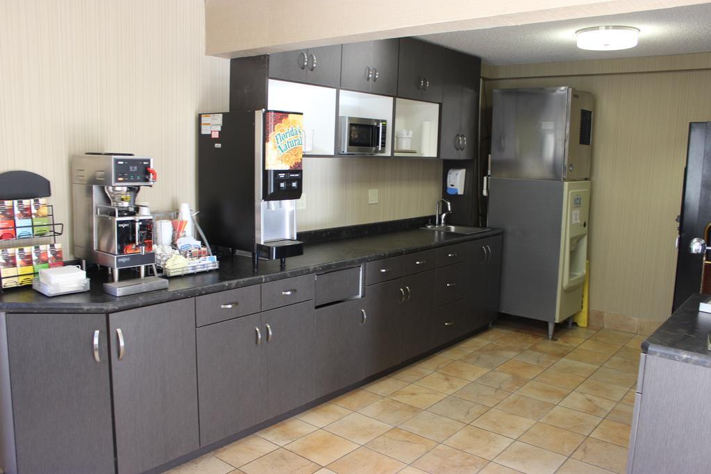 Super 8 By Wyndham Grand Forks Hotel Ngoại thất bức ảnh