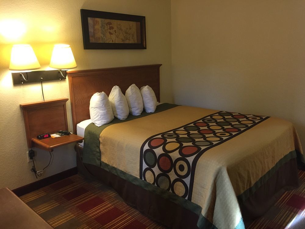 Super 8 By Wyndham Grand Forks Hotel Ngoại thất bức ảnh
