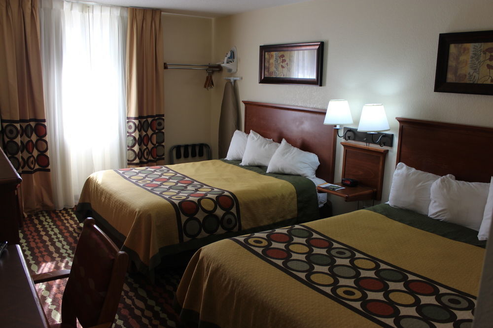 Super 8 By Wyndham Grand Forks Hotel Ngoại thất bức ảnh