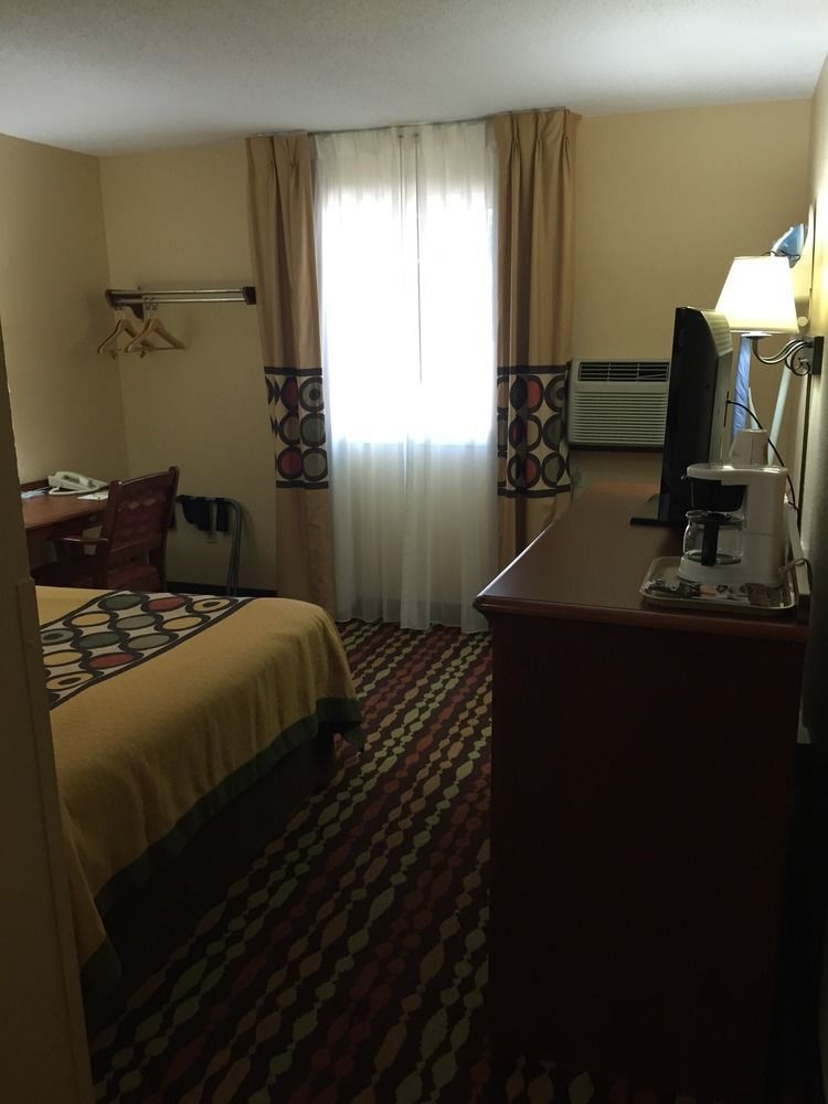 Super 8 By Wyndham Grand Forks Hotel Ngoại thất bức ảnh
