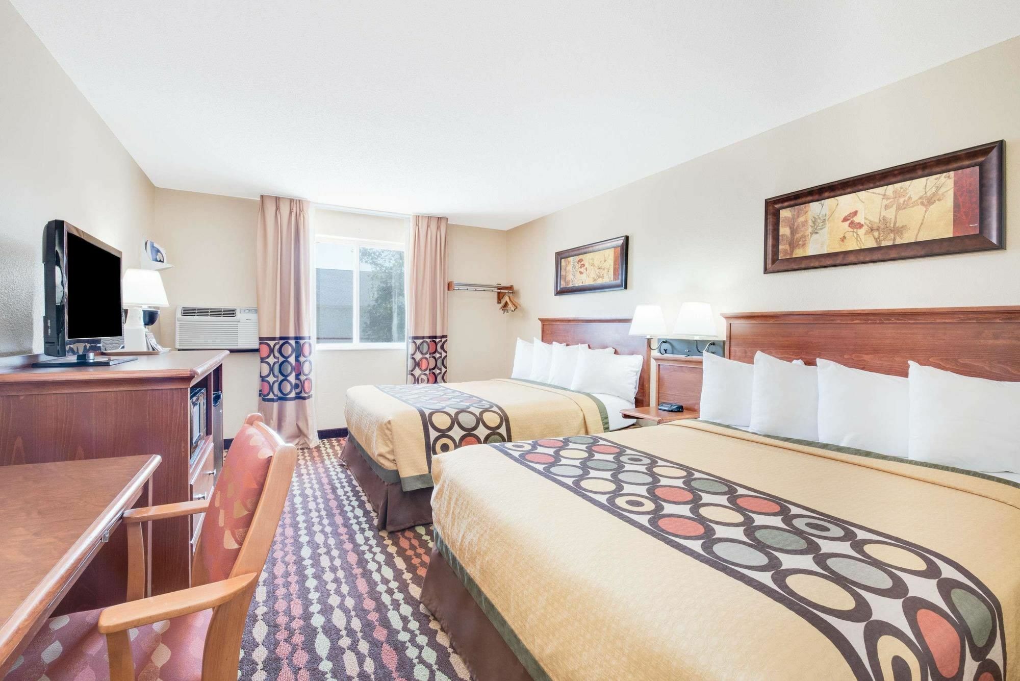 Super 8 By Wyndham Grand Forks Hotel Ngoại thất bức ảnh